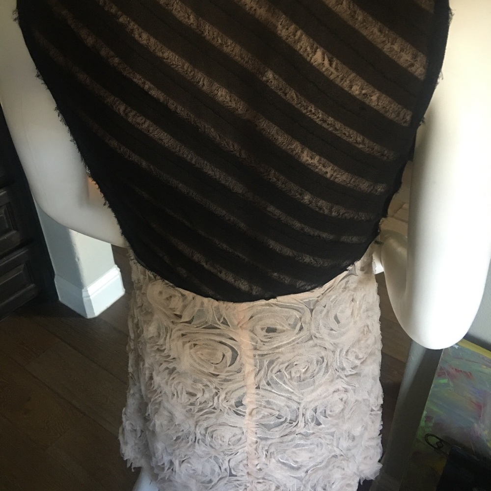 Amazing texture and detail very high end look and feel cocktail dress. - Picture 3 of 8
